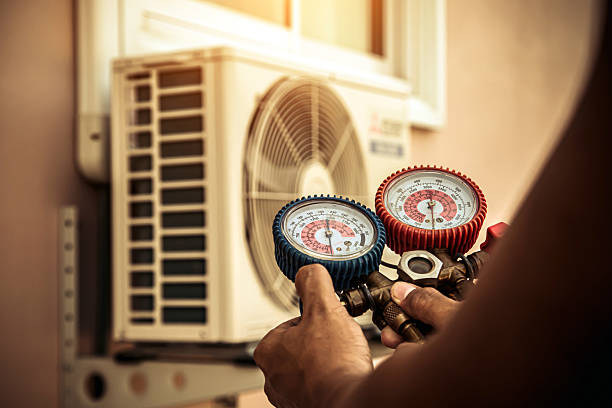 Professional Emergency Hvac technician working in Pottsboro, TX